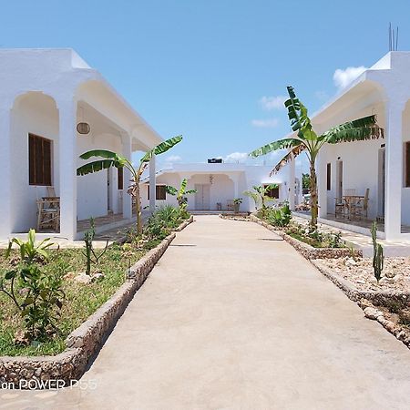 Red Land House Bed & Breakfast Watamu Dış mekan fotoğraf