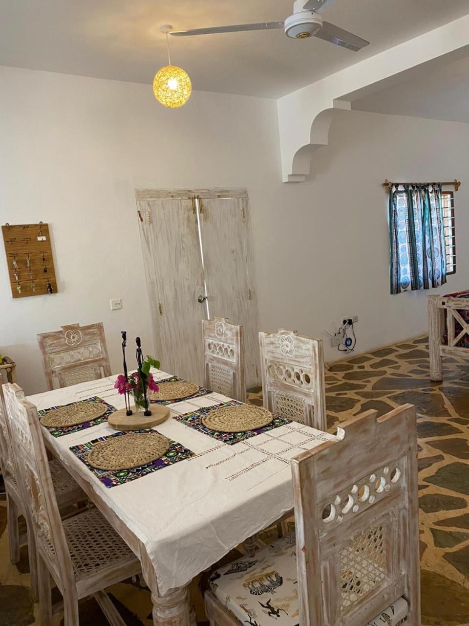 Red Land House Bed & Breakfast Watamu Dış mekan fotoğraf