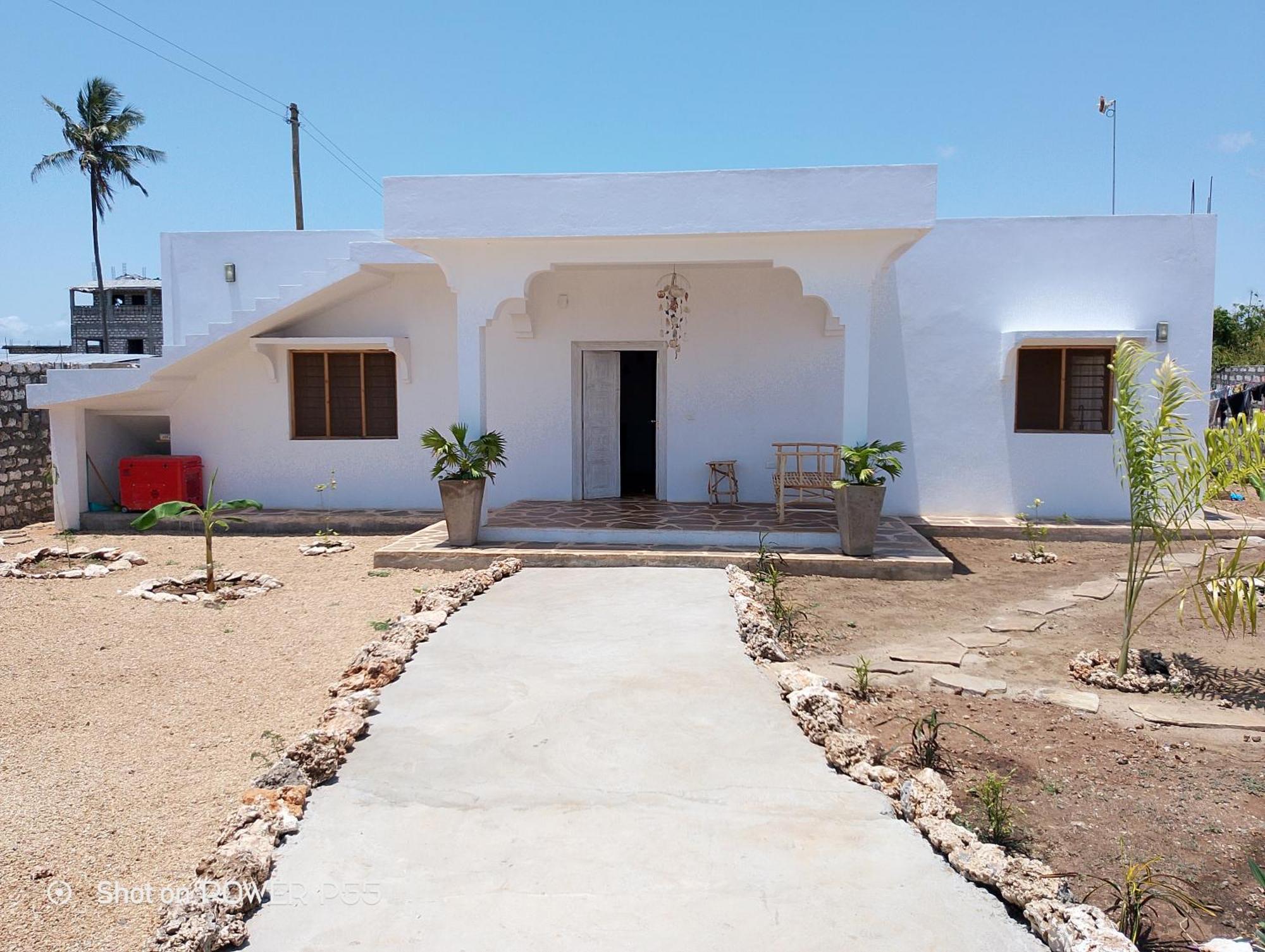 Red Land House Bed & Breakfast Watamu Dış mekan fotoğraf
