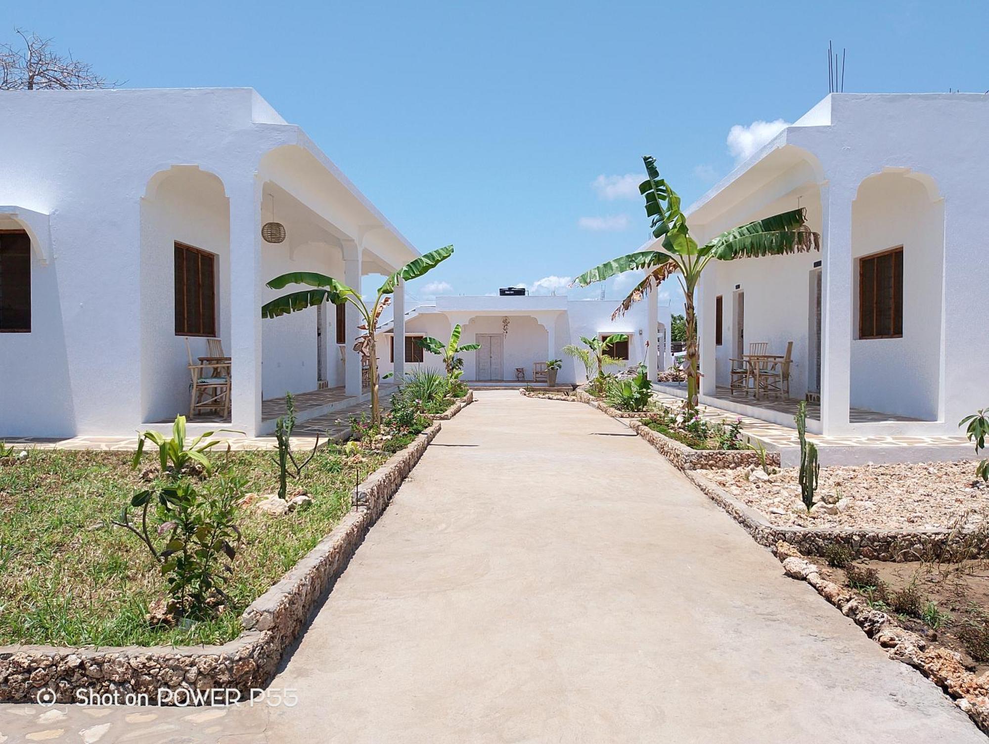 Red Land House Bed & Breakfast Watamu Dış mekan fotoğraf